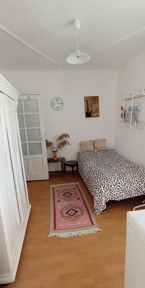 Casă cu 7 camere cu Teren 864 Mp în Central