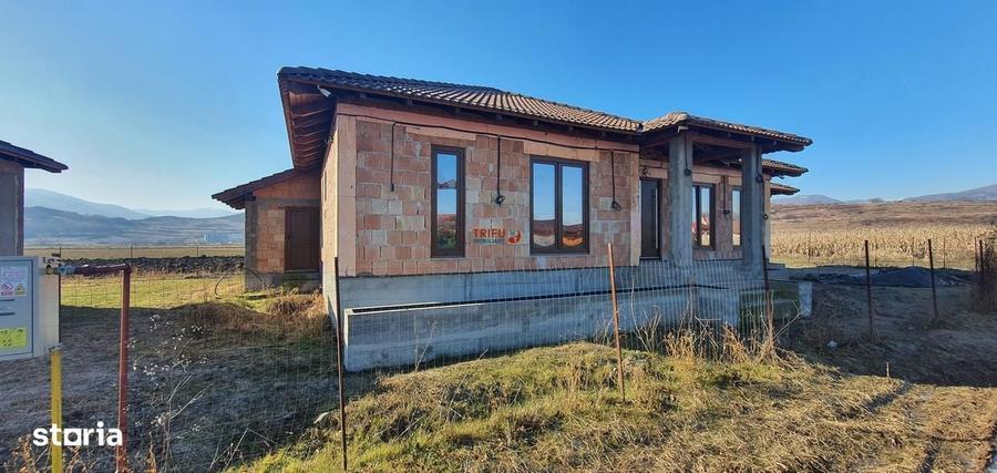 Casă cu 4 camere cu Teren 500 Mp în Șard