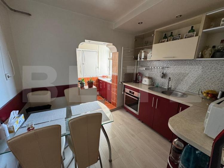 Apartament de 3 camere, decomandat, cartierul 1 Mai - 4