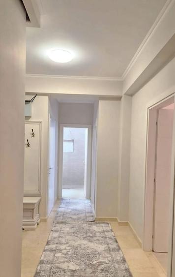 Apartament cu 3 camere decomandat, mobilat în Faleza Nord