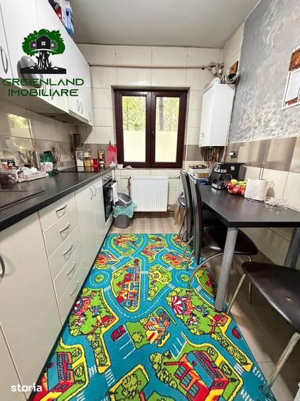 Apartament cu 3 camere în Podu Roș
