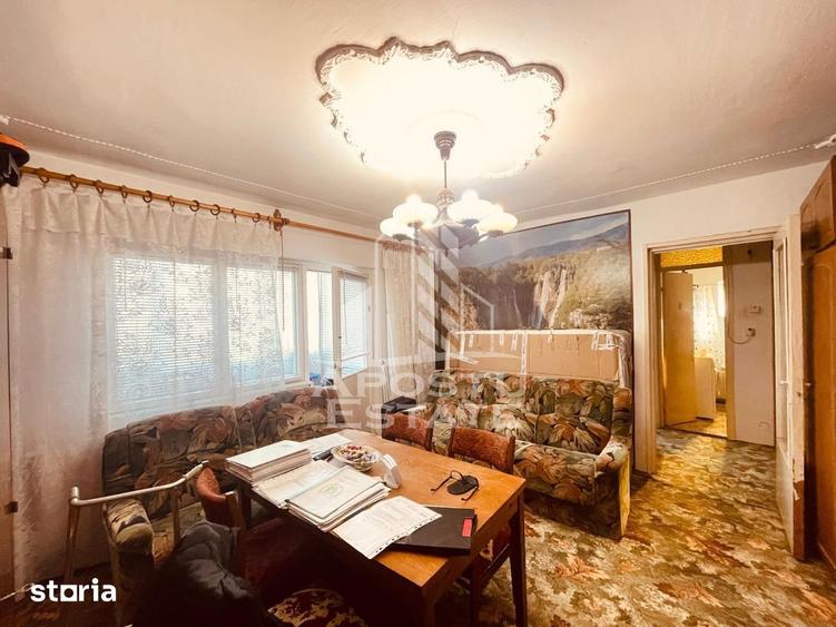 Apartament cu 2 camere semidecomandat, mobilat în Pârneava