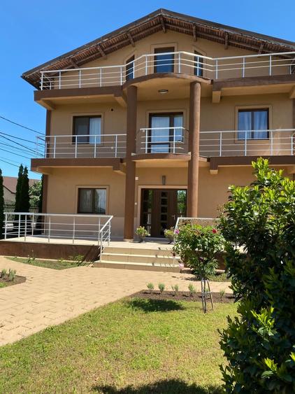 Casă cu 6 camere cu Canalizare în Păuleștii Noi