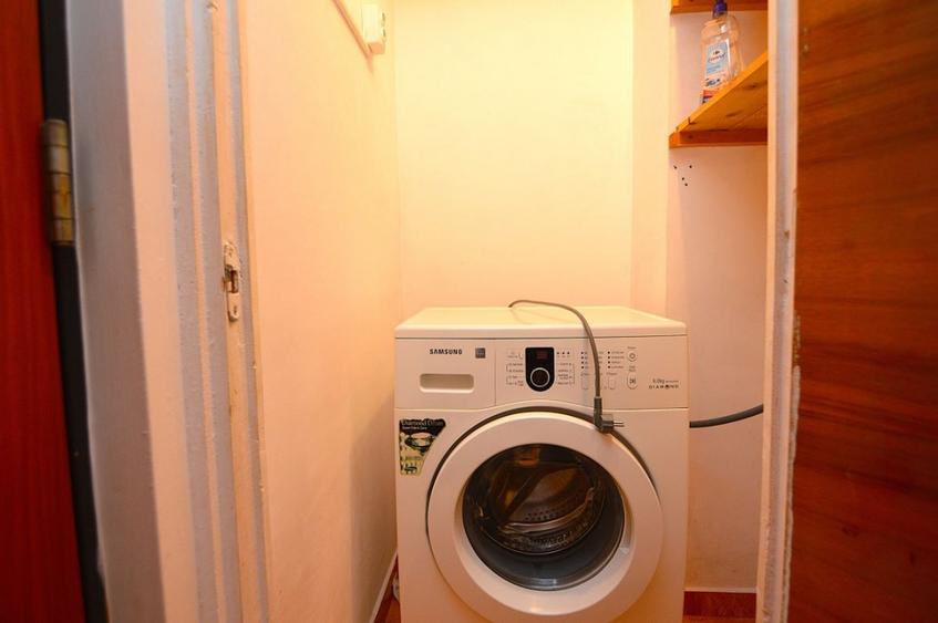 Apartament cu 2 camere semidecomandat, mobilat în Decebal