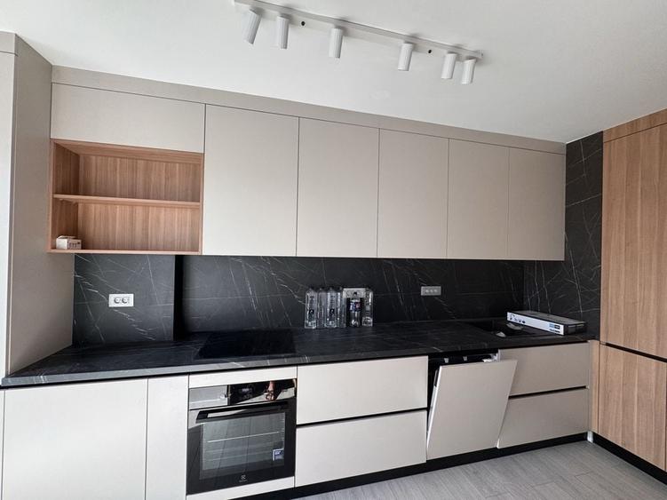 Apartament cu 3 camere decomandat în Exterior Vest