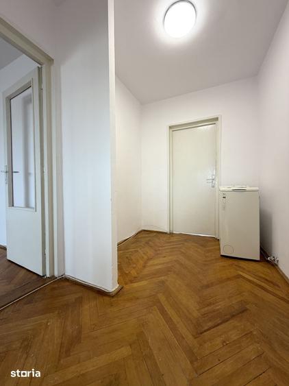 Apartament cu 3 camere semidecomandat în Punctele Cardinale