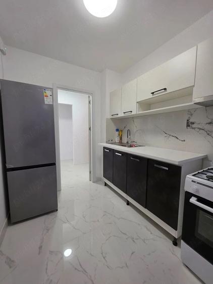 Apartament cu 3 camere semidecomandat, mobilat în Colentina