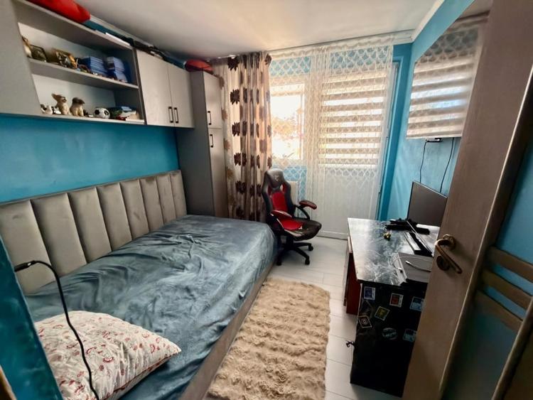 Casă individuală cu 4 camere cu Canalizare în Sud-Vest