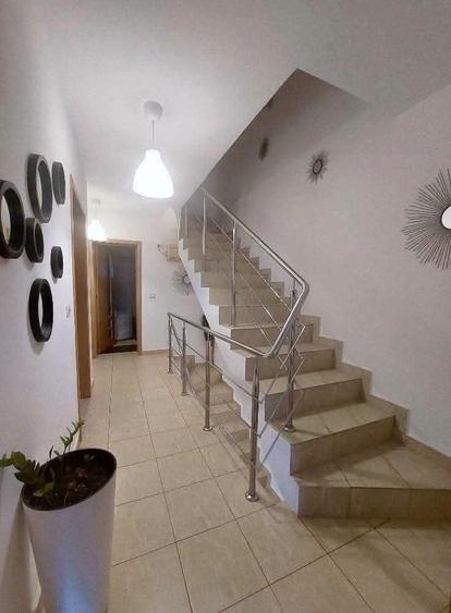 Casă individuală cu 5 camere cu Canalizare în Dobroești