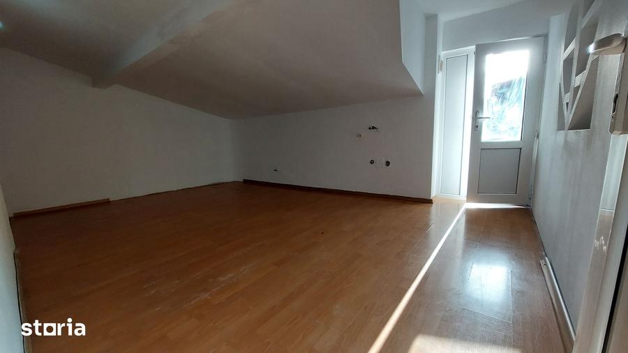 Casă cu 4 camere cu Teren 145 Mp în Centrul Civic