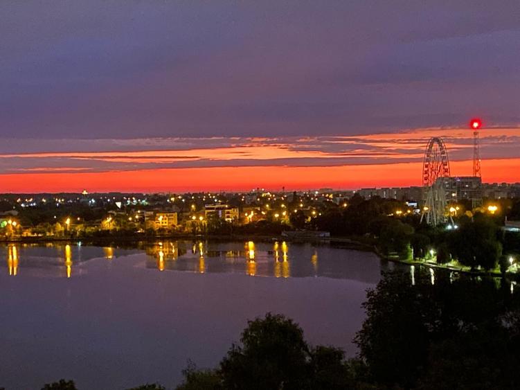 Apartament cu 3 camere decomandat în Barbu Văcărescu