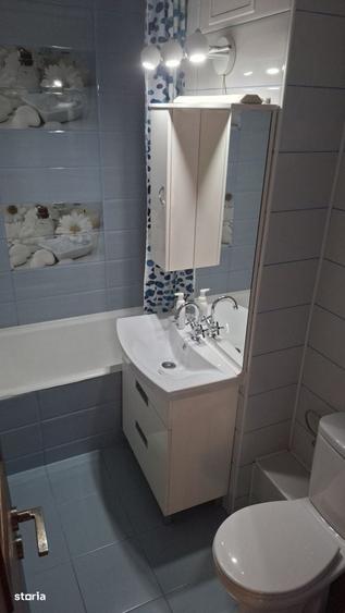 Apartament cu 3 camere decomandat în Eremia