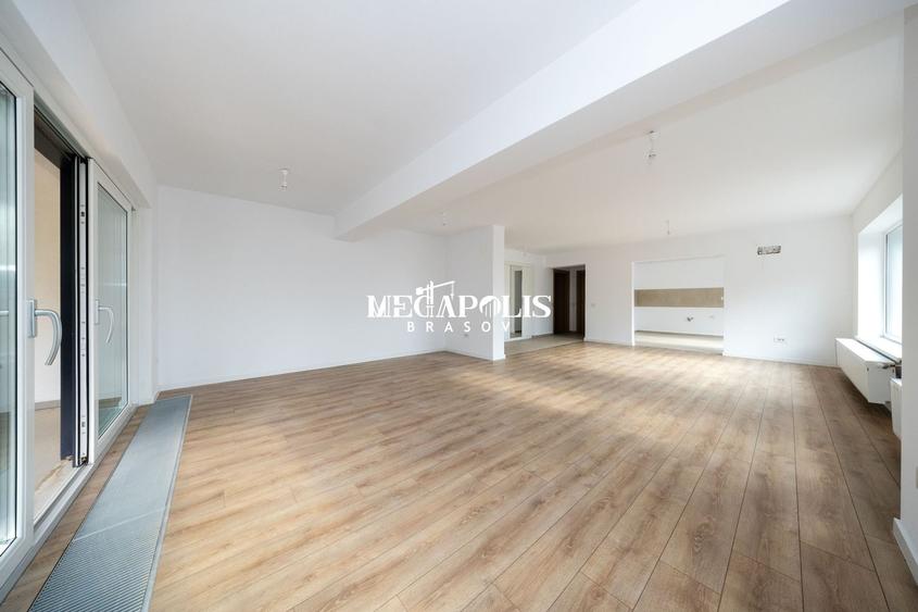 Penthouse cu 4 camere decomandat în Noua