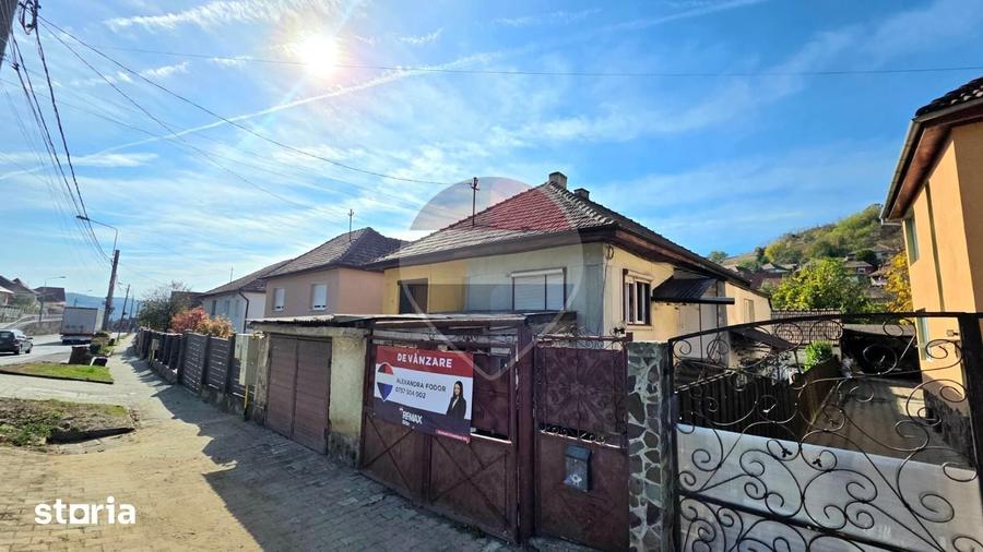 Casă cu 4 camere cu Teren 452 Mp în Central