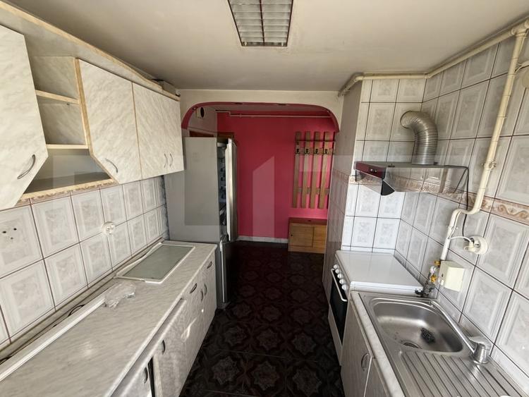 Apartament cu 2 camere semidecomandat, mobilat în Debarcader
