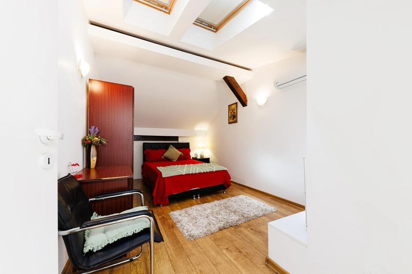 Apartament cu 3 camere decomandat, mobilat în P-ța Unirii