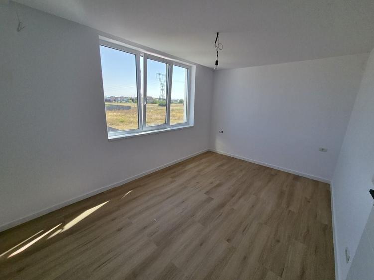 Duplex cu 3 camere cu Canalizare în Moșnița Nouă