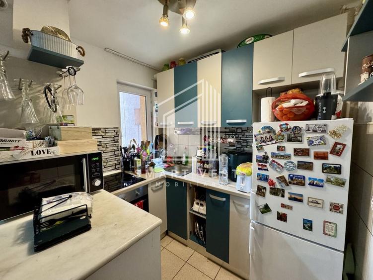 Apartament cu 3 camere semidecomandat în Botizului