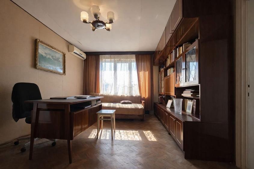 Apartament cu 3 camere semidecomandat în Central