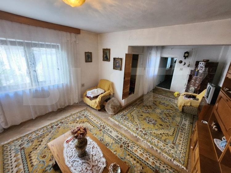 Casă individuală cu 6 camere cu Canalizare în Est
