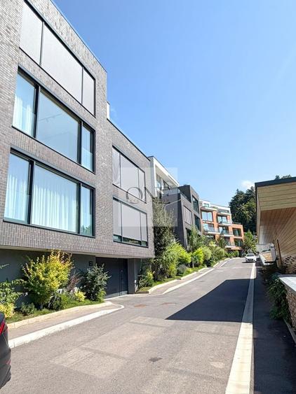Apartament cu 4 camere decomandat, mobilat în Drumul Poienii