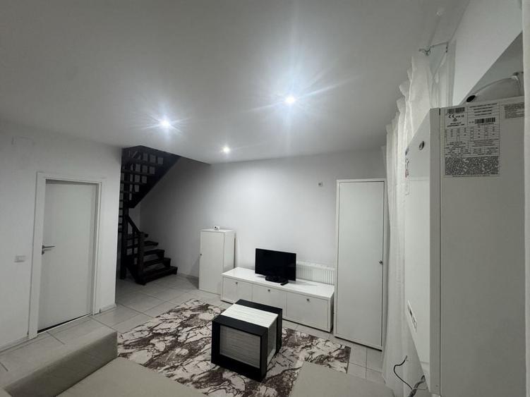 Apartament cu 3 camere, mobilat în Central