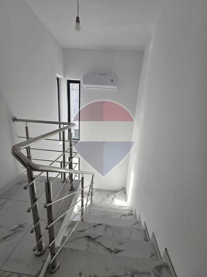 Casă individuală cu 4 camere cu Teren 350 Mp în Sud-Est