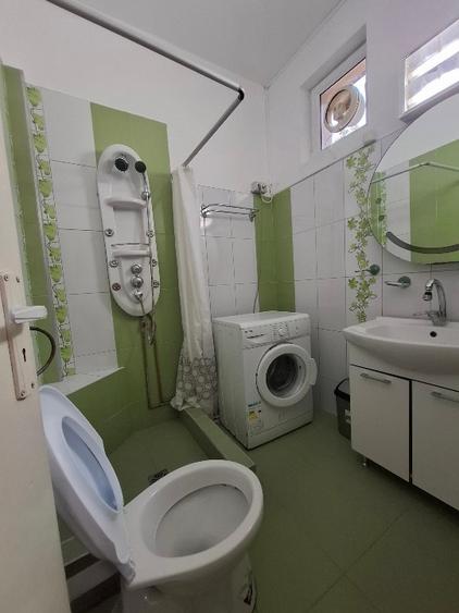 Apartament cu 3 camere semidecomandat, mobilat în Complex Studențesc