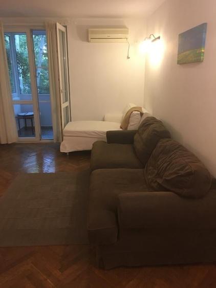 Apartament cu 4 camere semidecomandat, mobilat în Titan