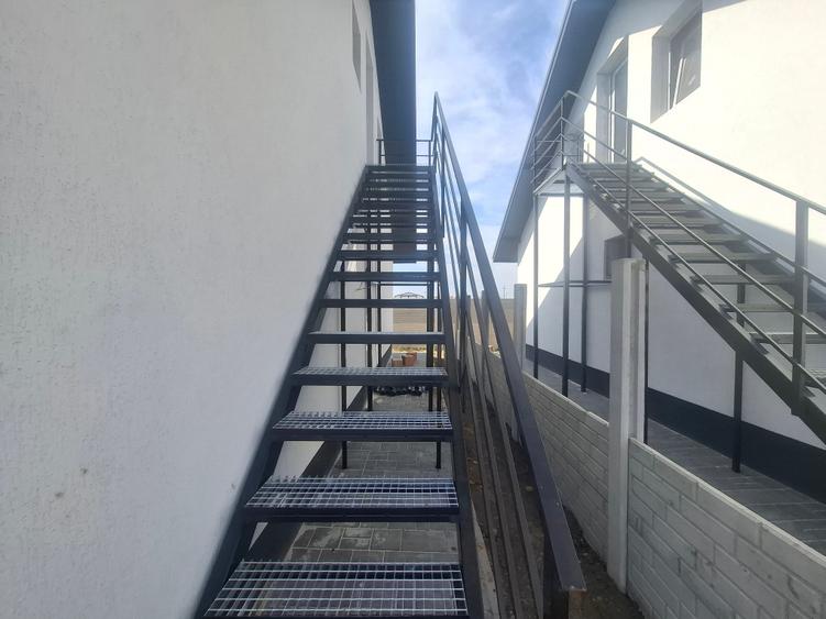 Casă individuală cu 4 camere cu Canalizare în Domnești