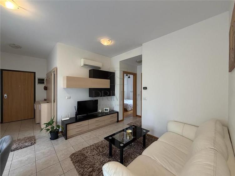 Apartament cu 3 camere semidecomandat, mobilat în Dumbrăvița — fotografia 1