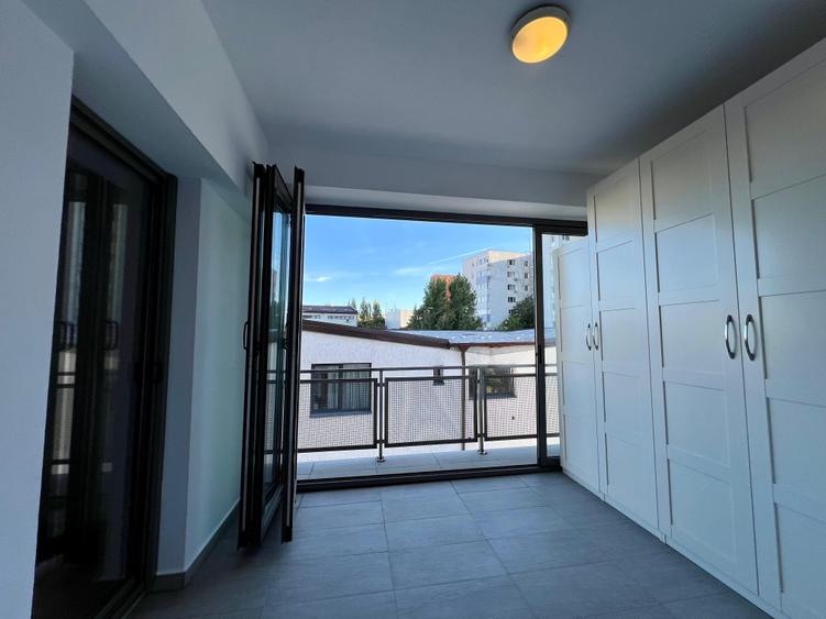 Apartament cu 3 camere semidecomandat, mobilat în P-ța Dorobanți