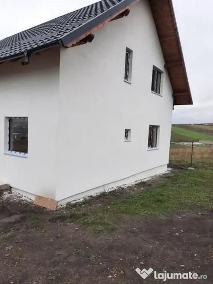 Casă cu 4 camere cu Teren 550 Mp în Șcheia