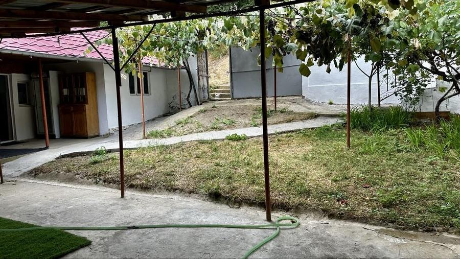 Casă cu 4 camere cu Teren 1000 Mp în Podeni