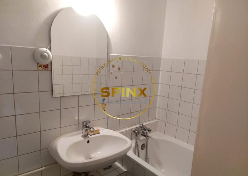 Garsonieră decomandată în Splaiul Unirii
