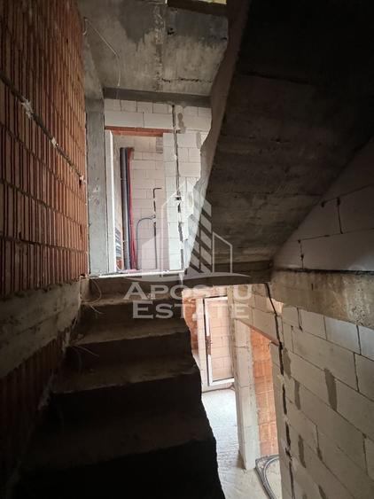 Casă individuală cu 7 camere cu Canalizare în Mehala