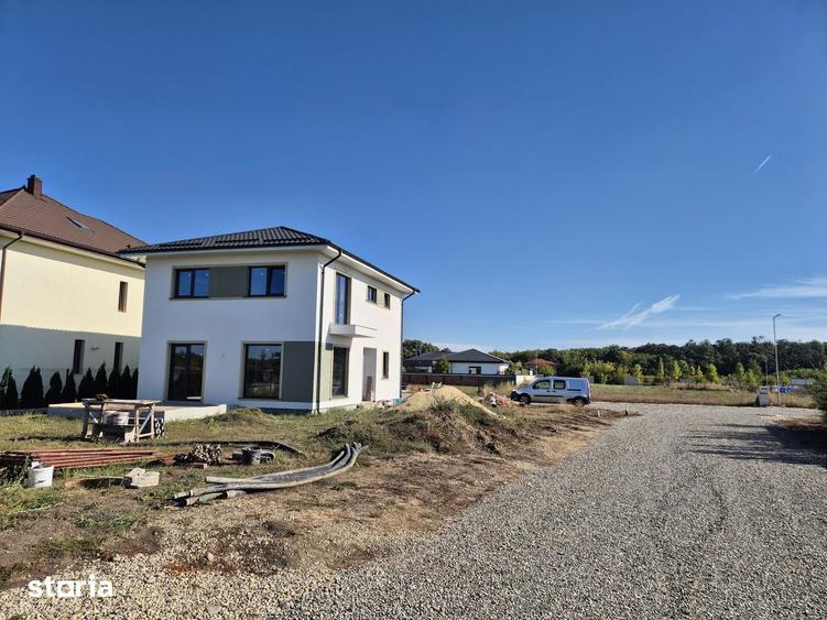 Casă cu 4 camere cu Teren 535 Mp în Tărtășești