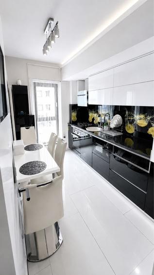 Apartament cu 3 camere decomandat în Exterior Vest