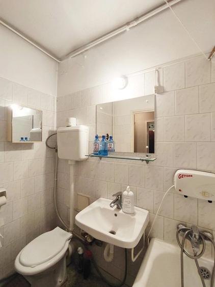 Apartament cu 3 camere decomandat în Roșu