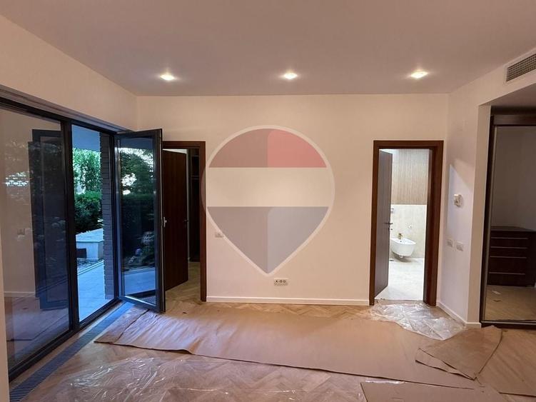 Apartament cu 3 camere semidecomandat în Primăverii