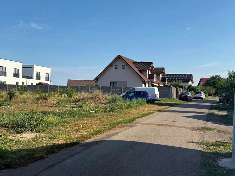 Teren de 700 mp, în Sânandrei