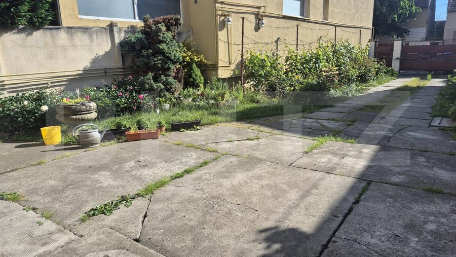Casă individuală cu 12 camere cu Canalizare în Semicentral