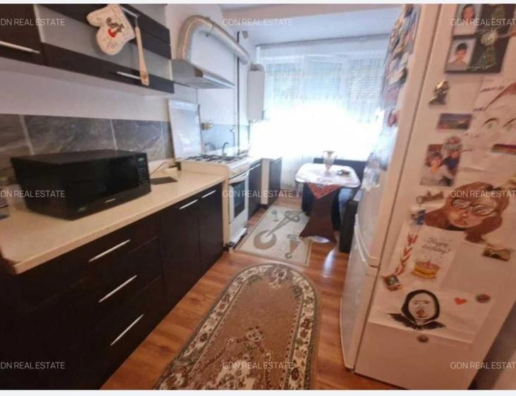 Apartament cu 3 camere semidecomandat în Central