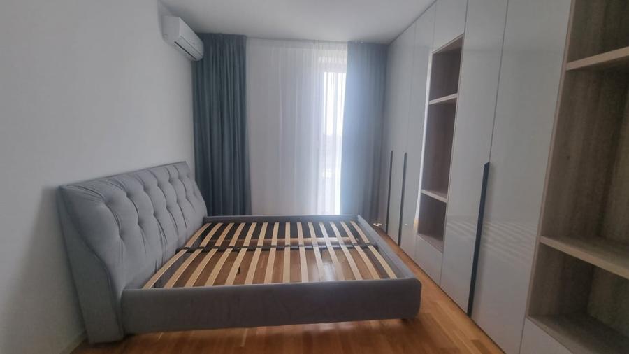 Apartament cu 4 camere decomandat în Băneasa