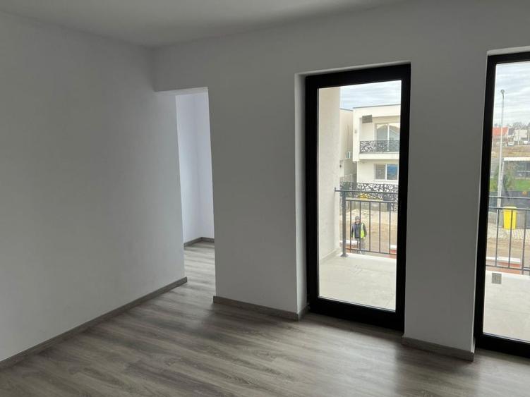 Duplex cu 3 camere cu Canalizare în Bucovăț (Dumbrava)