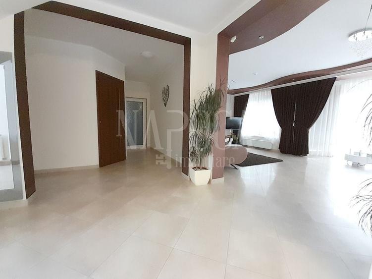 Casă individuală cu 6 camere cu Canalizare în Sânmartin