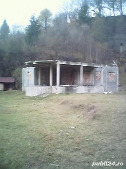 Casă cu 4 camere în Podu Dâmboviței