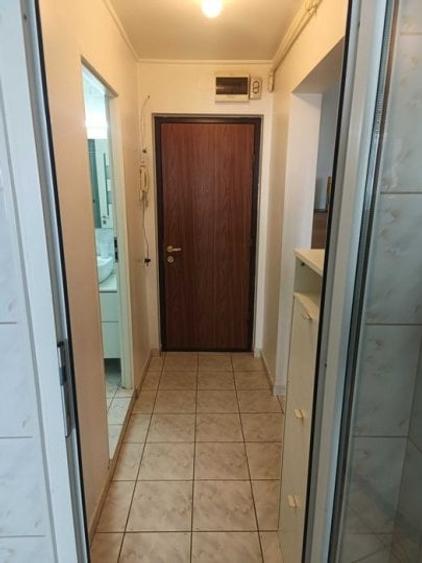 Apartament cu 3 camere semidecomandat, mobilat în Lacul Tei