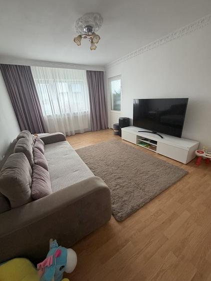 Apartament cu 3 camere semidecomandat în C5