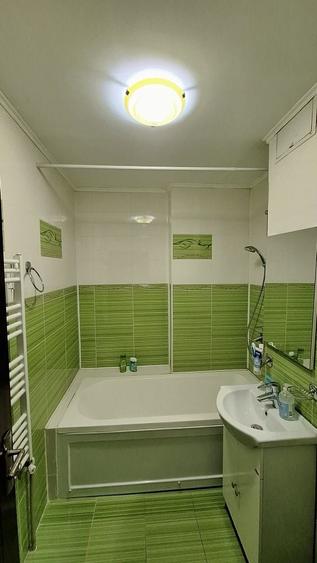 Apartament cu 4 camere decomandat în Central